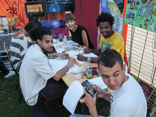 Mike (dessin et poésies), Léa (artiste polyvalente), Mathieu (gravure, peinture, dessin), Jimmy
