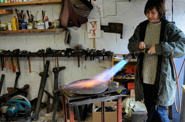 décembre 2008, Gladys Liez dans son atelier